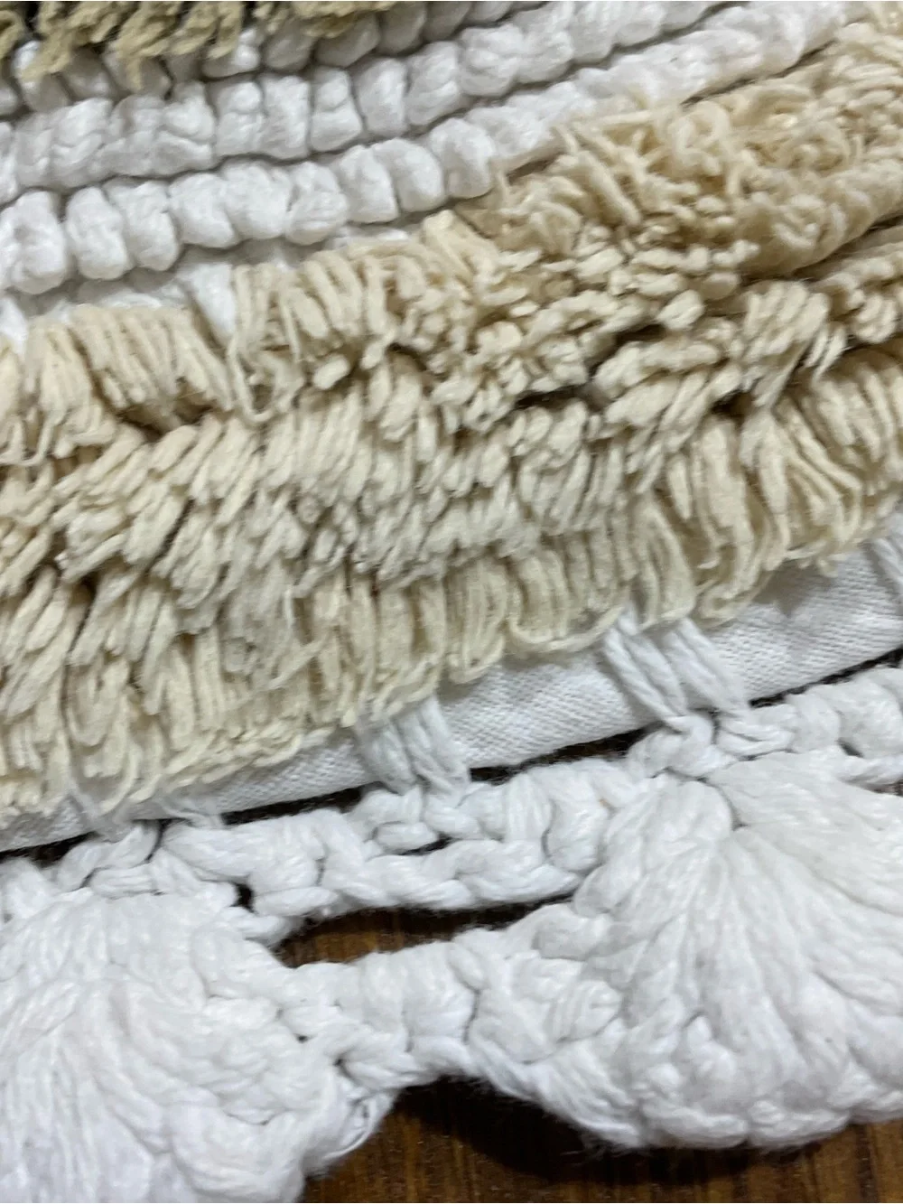 2 pc vintage Mid century Crochet Trim bathroom rug set - Cream & White